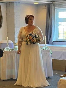 wedding dress size 20 with sleeves - Picture 1 of 6