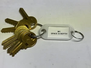 Master Vorhängeschloss M1, Raum- und Tiefenschlüssel - Bild 1 von 4