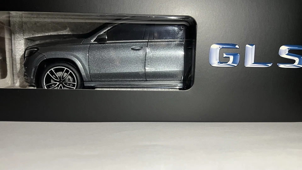 Mercedes GLS - Jadi 1:18 Scale - Image 1 of 2