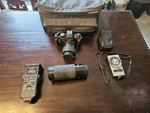 Kamera Ausrüstung - Praktica BX20S Fotoapparat + Objektive,Blitzlicht + Zubehör - Bild 1 von 9