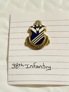 Spilla militare USA DUI - 38° fanteria - Foto 1 di 2