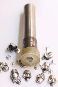 Punzone gommato per applicazione borchie a teschio con strass 11,6mmx17mm - Picture 1 of 1