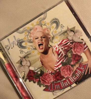 Pink - „I’m Not Dead" - 14 Songs inkl. Bonus Track - 2006 CD + DVD - Bild 1 von 4