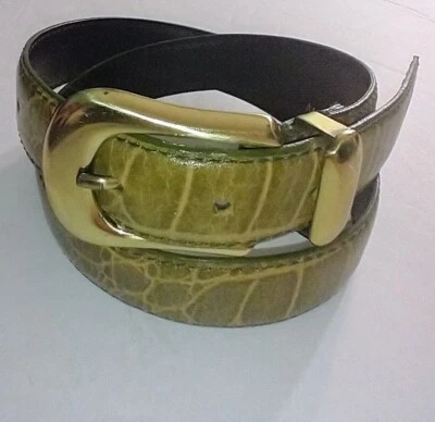 Женский зеленый и желтый кожаный имитационный крокодиловый ремень Liz Claiborne с маркировкой 1990 размер: M - Изображение 1 из 4