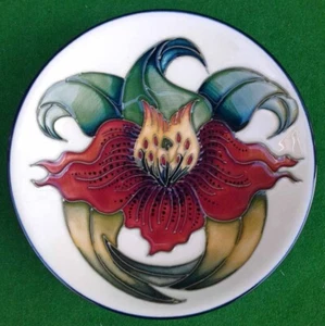 MOORCROFT “ANNA LILY” PIN DISH - NICOLA SLANEY. - Picture 1 of 8