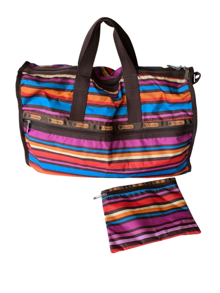 LeSportsac 2 件装棕色多色周末条纹和小拉链上衣包  — 第 1/4 张图片