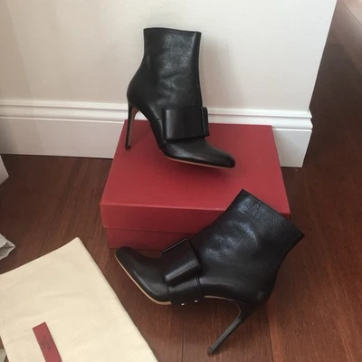 Valentino Garavani Botines Cuero Negro Con Lazo Talla EU 38 US 7.5 $1175 Foto 1 de 4