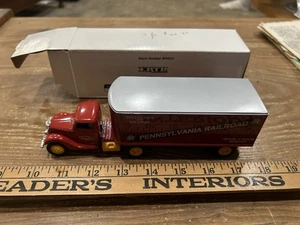 Ertl Pennsylvania Railroad Diecast Cab & Trailer Truck B745UO in OVP - Bild 1 von 8