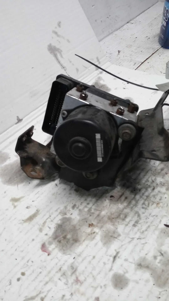 2006 Nissan Frontier ABS Pump & Motor Assembly OEM 47660EA005 Silver 176K Miles Foto 1 de 4