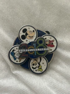 RARE PINS DISNEY DISNEYLAND PARIS : MICKEY MOUSE & FRIENDS SPINNER ANNEE 2018 - Picture 1 of 3
