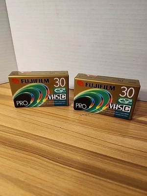 2 первоклассные пустые ленты для видеокамер Fuji Film Pro VHS-C TC-30 премиум-класса с чехлом - Изображение 1 из 2