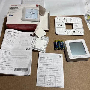 HONEYWELL T6 PRO Z-WAVE SMART HOME THERMOSTAT TH6320ZW2007 *OPEN BOX - Picture 1 of 3