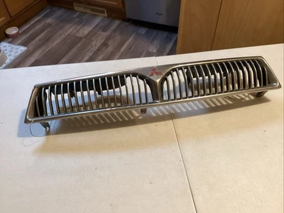 1999-2001 MITSUBISHI GALANT ХРОМИРОВАННАЯ РЕШЕТКА OEM MR275199/200 - Изображение 1 из 4