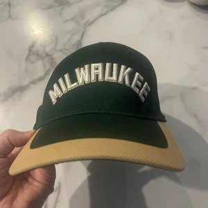 Milwaukee Bucks Green Gold 47 Brand Classic Text Logo Hat Fitted OFSA Stretch OS - Picture 1 of 7