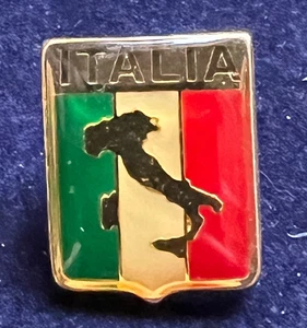 ITALIA (ITALY) GREEN WHITE RED ENAMEL SOUVENIR PIN BADGE - Picture 1 of 3