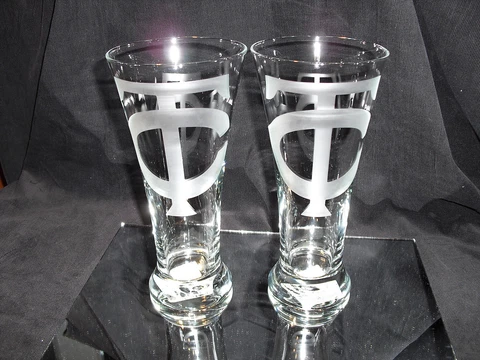 MINNESOTA TWINS 2 ETCHED LOGO 20 oz PILSNER GLASSES NEW Cover