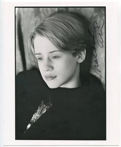 Foto autógrafa promocional firmada por Macaulay Culkin 8x10 actor solo en casa PRIMERA CARRERA - Imagen 1 de 2