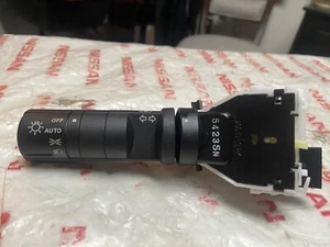 NEW GENUINE NISSAN MURANO PATHFINDER TURN SIGNAL/HEAD LIGHT SWITCH 25540-CB61B - Foto 1 di 4