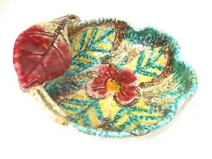 Vintage italienische Kunstkeramik Schale mit appliziertem Blatt und eingeschnittenen Blumen - Bild 1 von 8