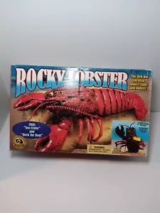 De Colección Rocky The Singing Lobster 2000 Movimiento Activado Gema Nueva Caja Raro Bajo Grande - Imagen 1 de 5