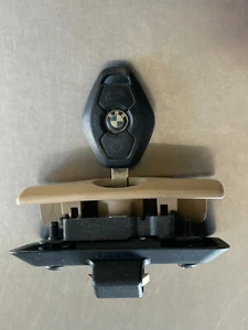 2005 2006 2007 BMW 5 SERIES GLOVE BOX LATCH LOCK WITH KEY BEIGE COLOR OEM🟠 - Picture 1 of 24