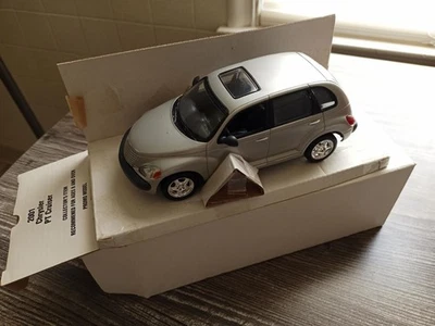 1/25 REVELL 2001 CHRYSLER PT CRUISER SILVER  PROMO - Image 1 of 4