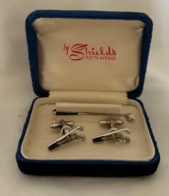 Gemelos y clip de corbata vintage Shields Fifth Avenue • tono plateado con tema de club de golf Foto 1 de 3
