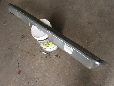 PARAGOLPES TRASERO AMC GREMLIN X OEM RECTO SÓLIDO SOBREVIVIENTE OEM CON SOPORTES Foto 1 de 4