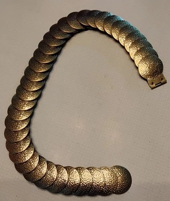 Vintage Retro stretch gold tone scale belt. Stretch is 23 to 37" great condition - Image 1 of 4