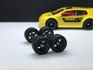 R291 Hot Wheels 1/64 # 5 radios negro eje de 12 mm largo, ruedas de goma Real Riders - Imagen 1 de 5