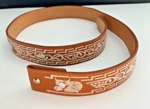 Cintura Cinturones Ivan in pelle ricamata con vite e toro taglia 42 senza fibbia - Foto 1 di 8