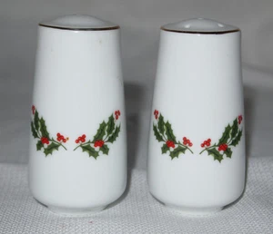 CHRISTMAS HOLLEY SALT & PEPPER SHAKERS - PORCELAIN - VERY NICE !! - Picture 1 of 3