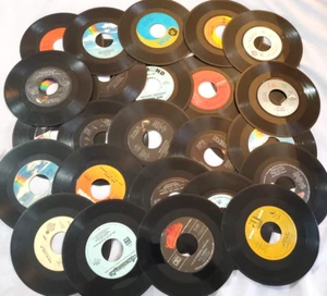 Lot of 30 Vinyl Records. Country Music, Alan Jackson, Hank Jr, Alabama, Loretta! - Picture 1 of 2