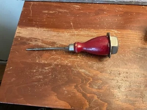 Piccettaghiaccio vintage manico rosso awl manico lungo 6,5" in legno con tappo in metallo - Foto 1 di 8
