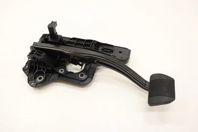 2017 - 2025 CHRYSLER PACIFICA BRAKE FOOT STOP PEDAL W/ BRACKET OEM 04581676AC - Image 1 of 4