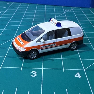 Vehículo de emergencia Herpa escala HO 1:87 Volkswagen Cruz Roja Alemana Foto 1 de 4