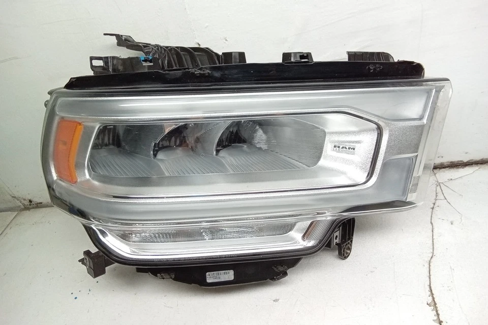 Dodge Ram 3500 2022 pasajero diestro LED luz principal lámpara OEM Foto 1 de 4