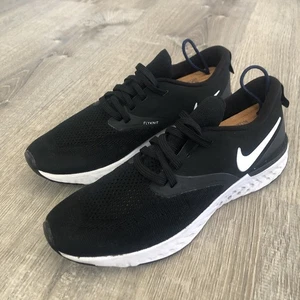 Scarpe da corsa Nike Odyssey React Flyknit 2 nere bianche da donna sneakers taglia 7,5 - Foto 1 di 11