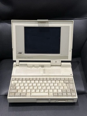 Retro Vintage AST Premium Exec 386SX/25 Laptop Computer ohne Netzteil ungetestet - Bild 1 von 4