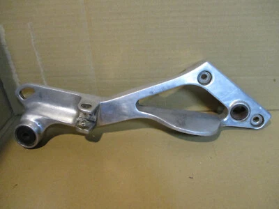 Platine repose pied arrière droit Yamaha 850 TDM 4TX - Photo 1/4