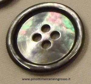 BOTTONI IN VERA MADREPERLA GRIGIO- 4 FORI - MM 20,3 (LIN.32) - SET DA 6 PZ-ITALY - Foto 1 di 1