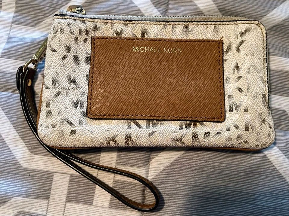 Muñequera Michael Kors Bedford iluminada vainilla/bellota monograma blanco roto nueva sin etiquetas Foto 1 de 4