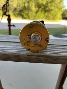 Vintage Gold Penn Reels Levelmatic 930 Bait Casting Reel VTG - Picture 1 of 8