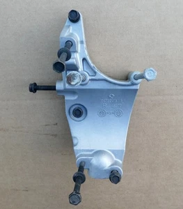 2004 05 CHRYSLER SEBRING STRATUS 2.7 AC Compressor  Alternator Bracket 4792415AB - Picture 1 of 6