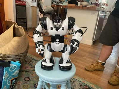 This Was Designed By A NASA Engineer Its Called Wowwee Remote Control Robosapien - Image 1 of 4