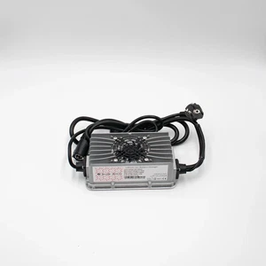 Cargador de batería Surron Light Bee 60V - OEM 21700-YQ2A-1200 Surron Light Bee nuevo - Imagen 1 de 6