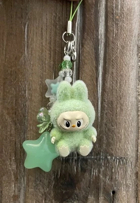 Mini llavero difuso verde Labubu 2,75" x 1,5" Foto 1 de 2