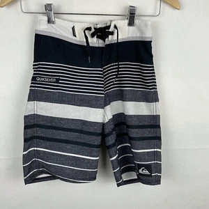 Pantalones cortos de tabla Quiksilver para hombre talla 22 grises y negros con baúles de baño a rayas - Imagen 1 de 5