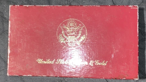 1984 United States Mint Olympic Commemorative Gold & Silver 3 Coin Set Cover