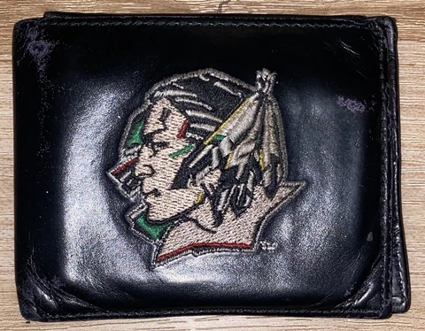 Mens UND Fighting Sioux Collectible Vintage Wallet Cover